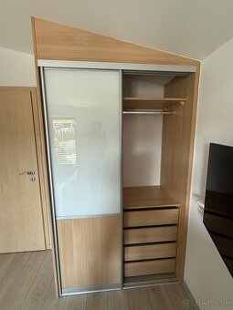 Predám vstavanú skriňu