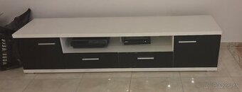 Skrinka pod televízor