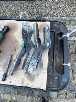 Závesy kapoty Peugeot 307 hatchback