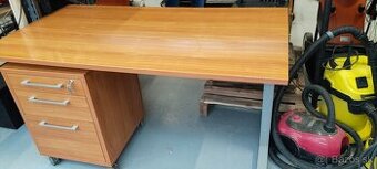 Pracovný - kancelarsky stôl