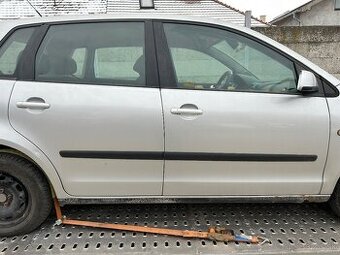 VW polo 9n dvere kufor zadné svetla