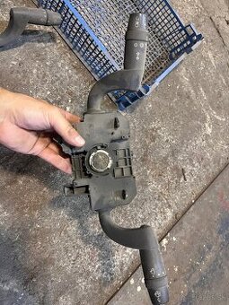 Podvolantove páčky