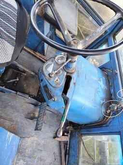 Predam  traktor 6718