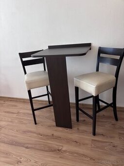Barovy stolik a 2 stoličky