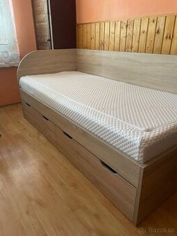 Posteľ