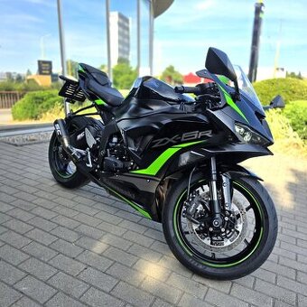 Kawasaki ZX6R čierna 2025 - 4900 km - SC Project výfuk