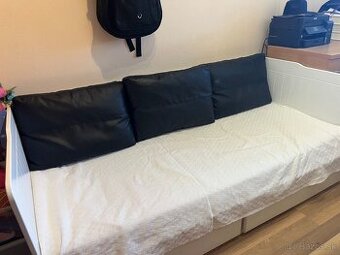 Roztahovacia postel z uloznym priestorom