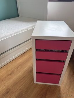 Nočný stolík Ikea