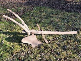 Starý pluh na oranie