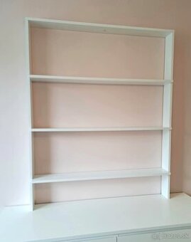 Predam bielu polickovu zostavu 118 x 144 cm