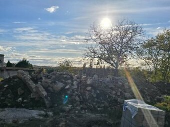 Kamen, tehla, sutina