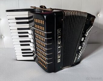 Predam akordeon Delicia Junior 72 bas.