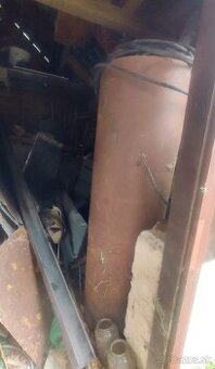 Starý železný bojler