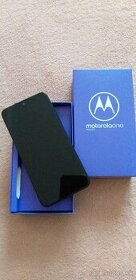 Motorola one macro-NOVA
