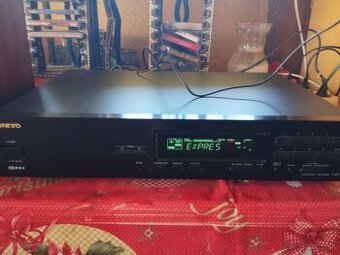 Tuner ONKYO.