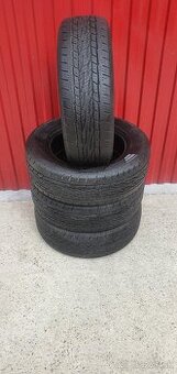 Predám celoročné pneu.215/65R16H Dezén 5,4mm