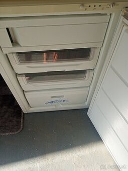 Mraznička Whirlpool 105 l, 4 sufliky