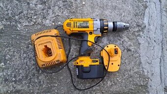 aku DEWALT s príklepom
