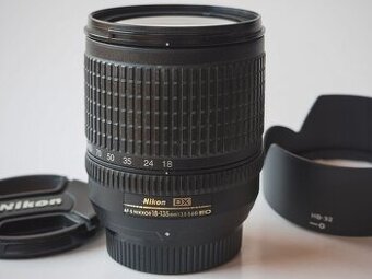 Nikon DX AF-S Nikor 18-135mm.