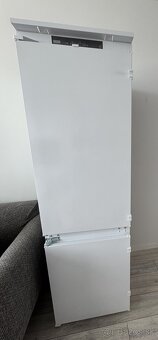 WHIRLPOOL - vstavaná chladnička s mrazničkou 270L