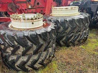 Dvojitá kola pro traktor New Holland T8, kompletní s upínací