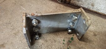 Zadná konzola Zetor