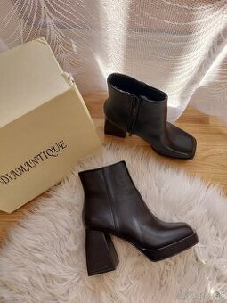 Čierne topánky na podpätku 40