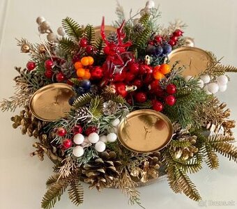 Adventný veniec L 38cm na stôl na drevenom podstavci pre 4 s