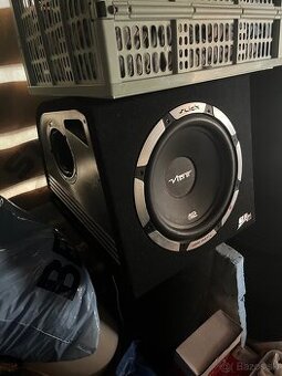 Aktívny subofer do auta