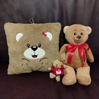 Krásny Macko s vankúšom