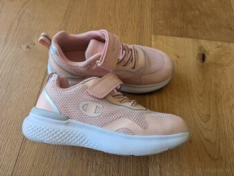 Tenisky na telocvik, v.32