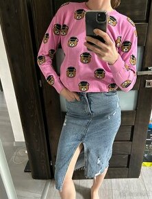 Ružový moschino sveter