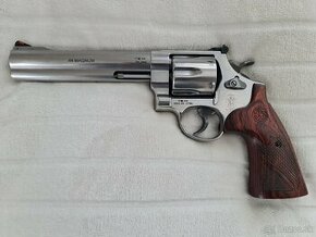 revolver Smith & Wesson 629 DELUXE .44 magnum