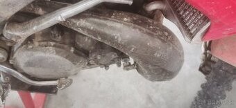 Honda cr 250 rv 2006 výfukové koleno