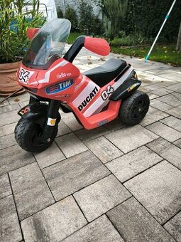 Detska elektricka motorka trojkolka Peg Perego