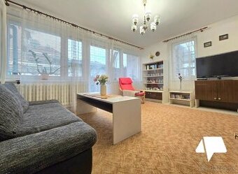 REZERVOVANÝ-  5-izbový rodinný dom Šurianky s veľkým pozemko