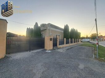 Rodinný dom s veľkým pozemkom v Kolárove – ideálny na bývani - 1