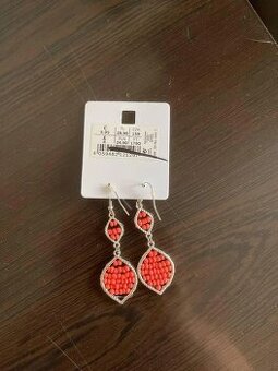 visiace náušnice s korálkami