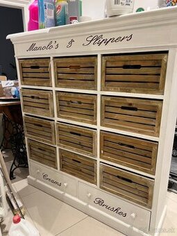 Skriňa alebo botník