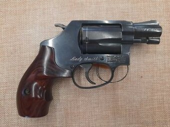 Revolver S&W Lady