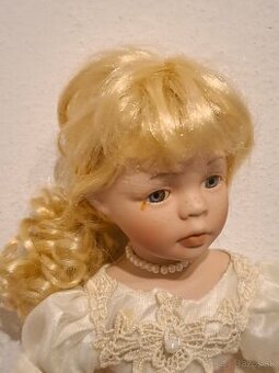 Porcelánová bábika