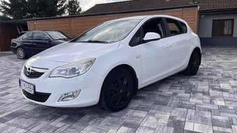 Opel Astra J | 1.4 103kW | 1. Majitel | Platna STK