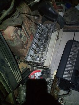 BMW 520 i hlava valcov