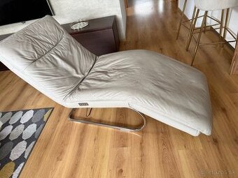 Polohovateľné kožené kreslo s elektrickým ovládaním