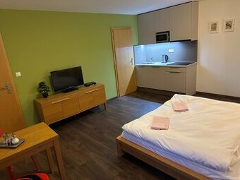 SENCOR Televízor 32 + Set Top Box Sky link.