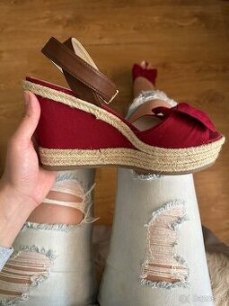 Predam dámske sandále