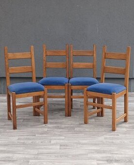 Set 4 jedálenských stoličiek v rustikálnom štýle.