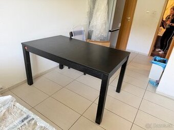 Rozťahovací jedálenský stôl IKEA BJURSTA – čiernohnedý
