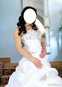 Predám jedinečné svadobné šaty s nádherným korzetom zdobeným
