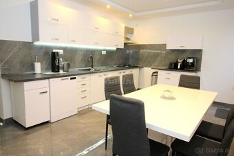 PREDAJ POLDOM s garážou Šimonovany s poz. 398 m²